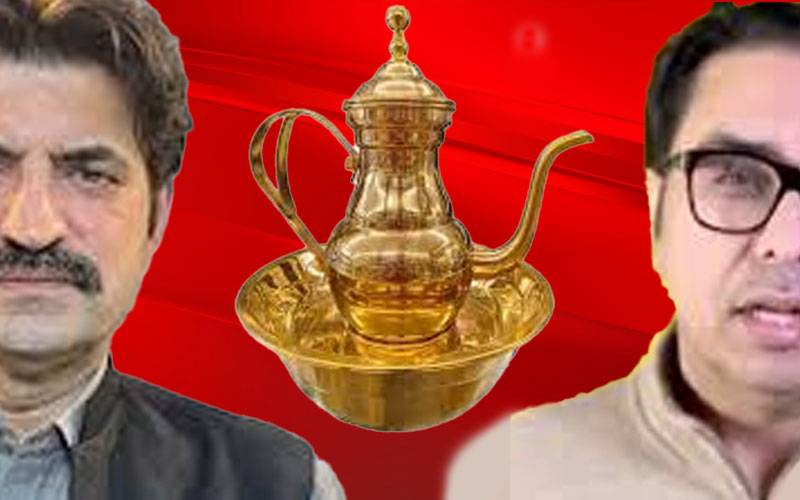 بشریٰ بی بی کا سونےکالوٹاکس نےچرایا؟بانی کےفون فیض حمید کو کس نے پہنچائے؟ شیرافضل مروت کے نئے انکشافات