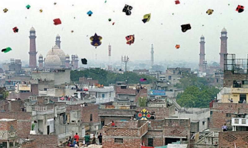 لاہور میں بسنت کی تیاریاں، اندرون شہر 105 عمارتوں کی چھتیں انتہائی خطرناک قرار 