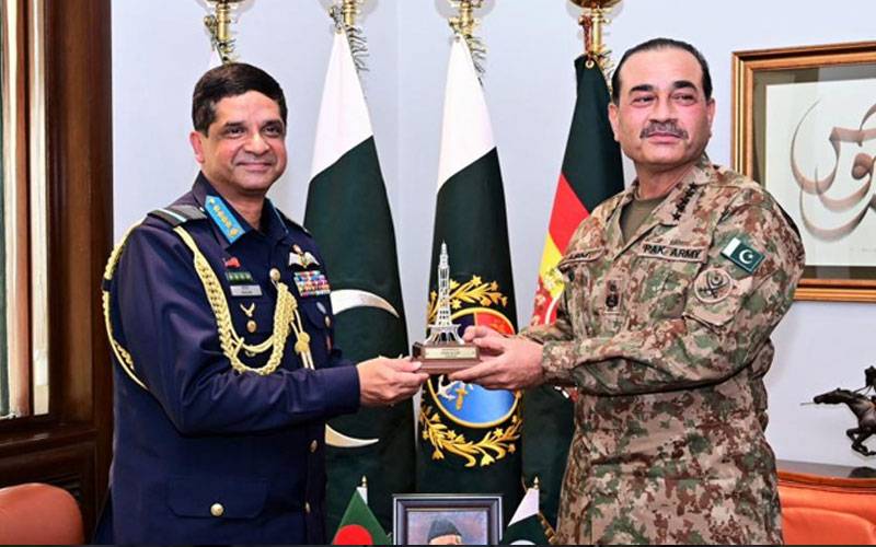  فیلڈ مارشل سید عاصم منیر سے بنگلا دیش کی فضائیہ کے سربراہ حسن محمود خان کی اہم ملاقات