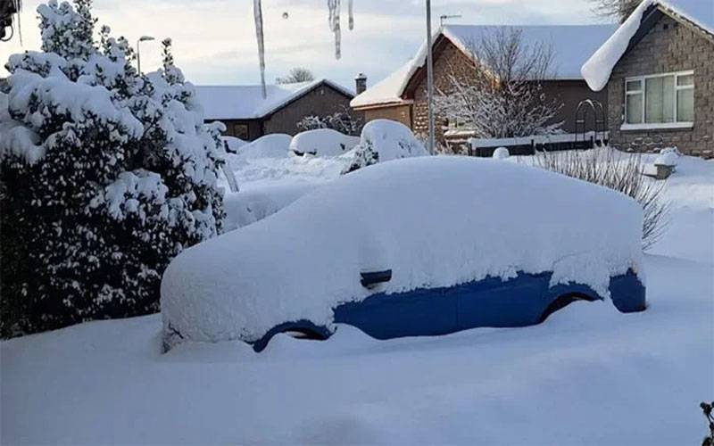 برطانیہ میں سردی کی وجہ سے تعلیمی ادارے بند، بچے گھروں میں قید