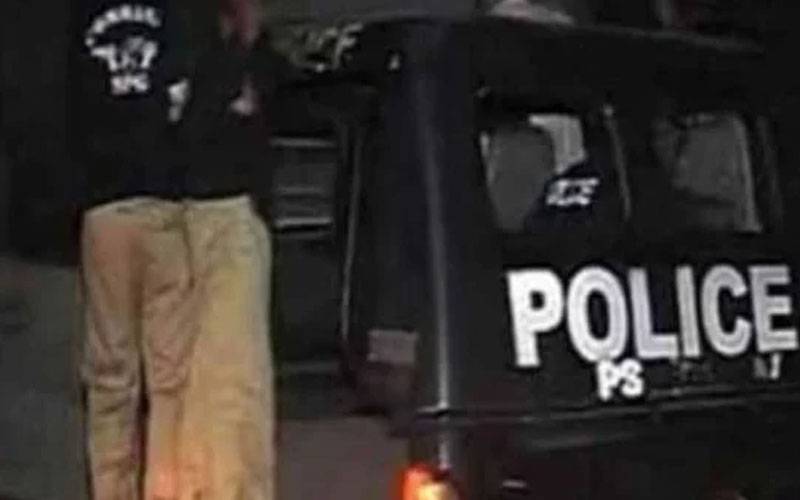 کراچی میں پولیس پر فائرنگ کرنے والے دو ڈاکو مارے گئے