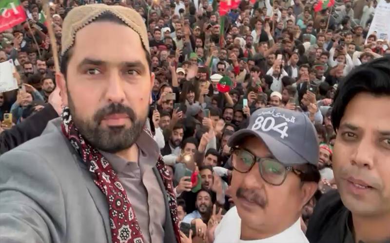 سہیل آفریدی کا جلسے کی اجازت کے بعد باغِ جناح کا دورہ، کراچی والوں کیلئےخصوصی پیغام