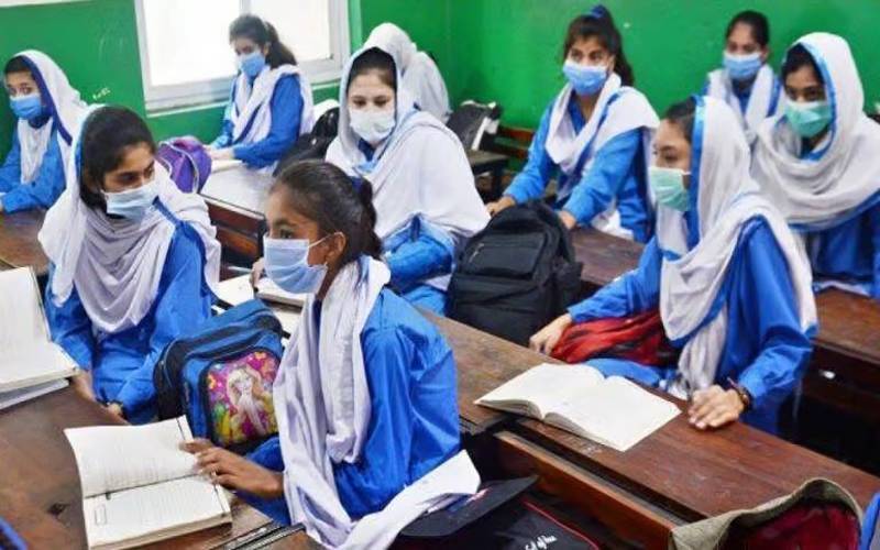سردی کے باعث چھٹیاں بڑھائی جائیں یا نہیں؟وزیر تعلیم کی رائے پر عوام نے فیصلہ سنادیا