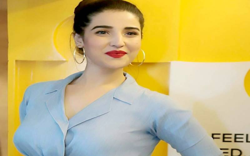 چاہتی ہوں کوئی شہزادہ آئے اور مجھے بگی پر بیٹھا کر لے جائے: حریم فاروق