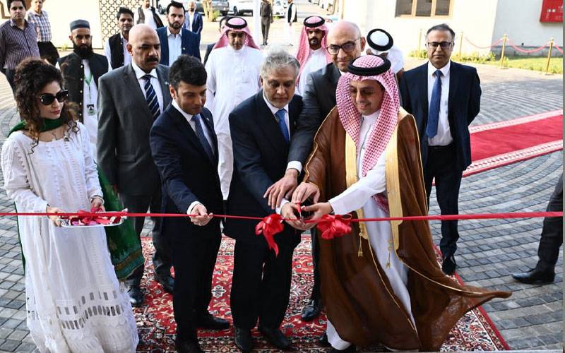 اسحاق ڈار  نے جدہ میں پاکستان کے قونصلیٹ چانسیری کی نئی عمارت کا افتتاح کر دیا