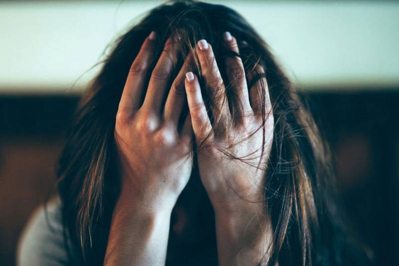 سترہ سالہ بچی کو  دو اوباش لڑکوں نے زیادتی کا نشانہ بنایا اور گھناؤنے عمل کی ویڈیو  بنا لی