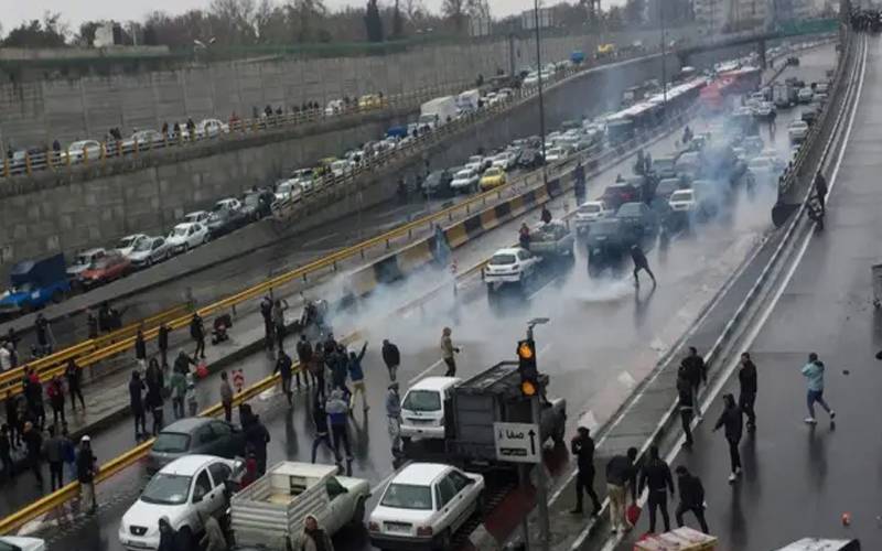 ایران میں مظاہرے شدید،ہلاکتیں65 ہوگئیں، 200 سے زائد منتظم گرفتار 
