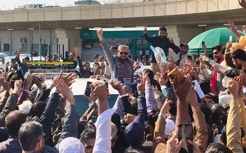 سندھ انتظامیہ اور سہیل آفریدی کے درمیان آنکھ مچولی ختم، کراچی پہنچ گئے 