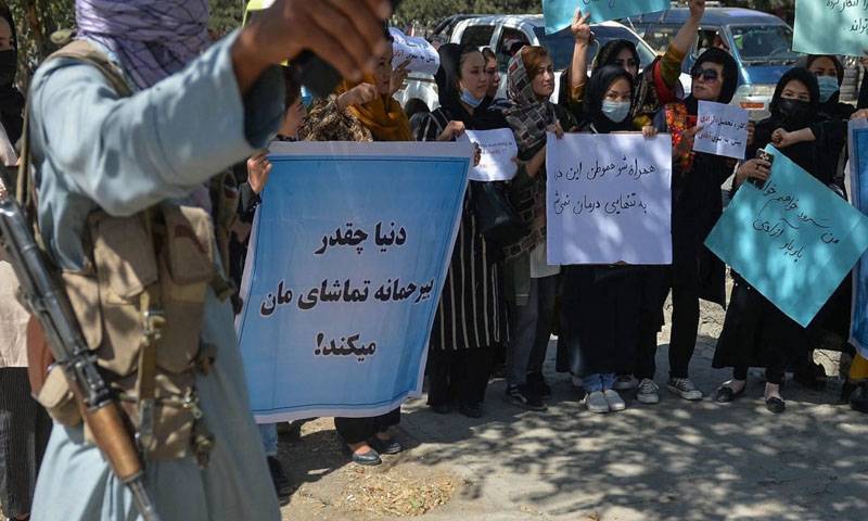 پابندیاں: افغان خواتین کا آواز بلند کرنے کا فیصلہ