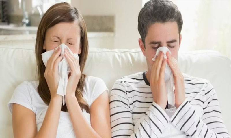 نزلہ زکام مردوں اور عورتوں پر الگ الگ اثر کیوں ڈالتا ہے؟ سائنس نے بتا دیا 