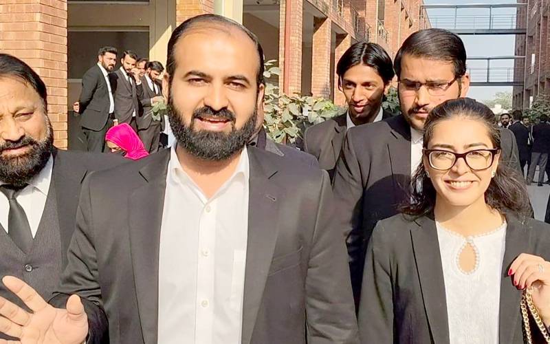 متنازع ٹویٹ کیس :عدالت نے ایمان مزاری کو ریلیف دے دیا