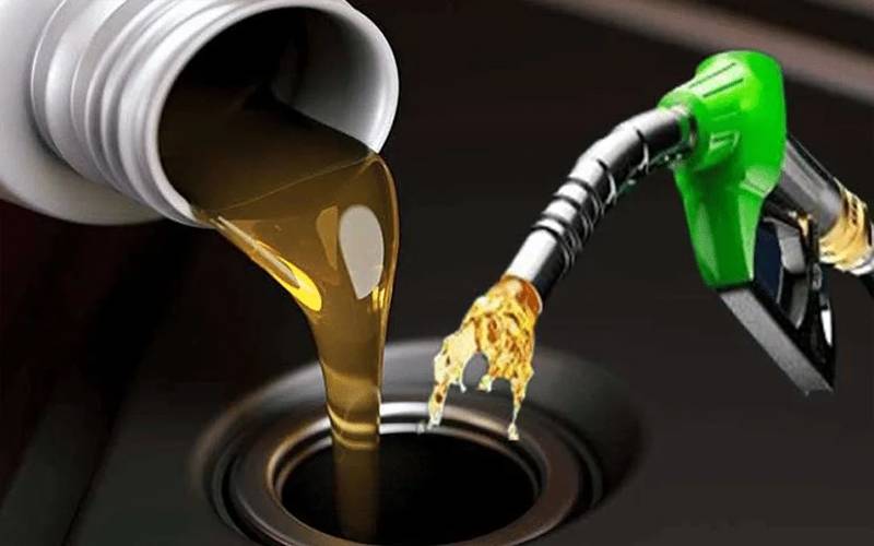 خوشخبری! پیٹرولیم قیمتوں میں بڑی کمی کا امکان، فی لیٹر کتنے روپے کم ہوں گے؟