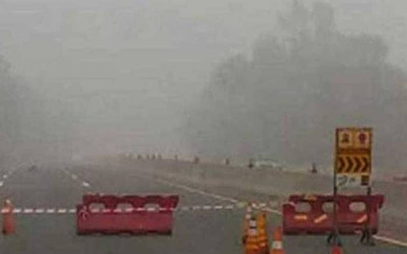 شدید دھند کے ڈیرے ، موٹرویز  کے مختلف سیکشنز بند