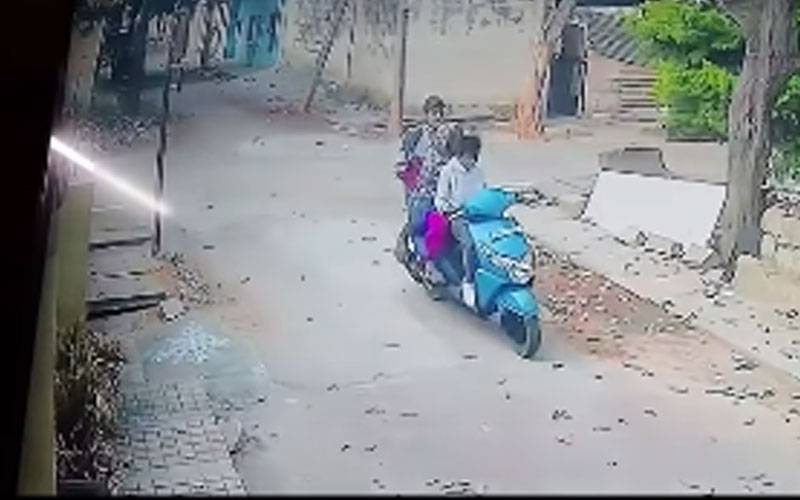 مرد کا حلیہ بنا کر چوریاں کرنے والی دو لڑکیاں سامنے آ گئیں