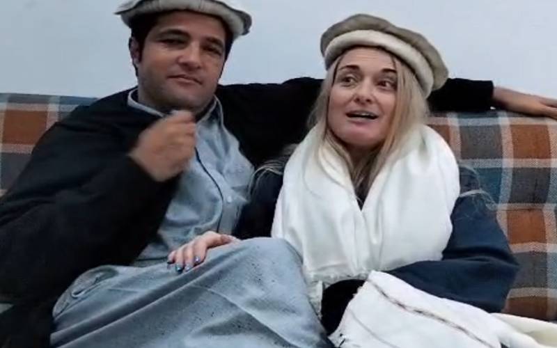 سوشل میڈیا پر پھر سے چرچے،امریکی خاتون شوہر سے ملنے پاکستان آگئی