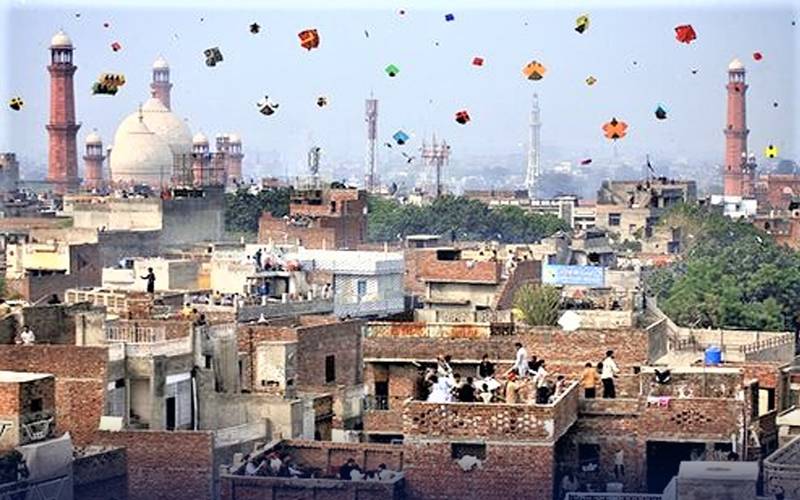بسنت کیلئے سکولوں کی چھتوں کی نیلامی کا فیصلہ