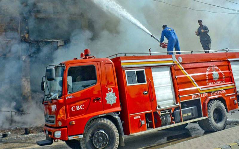لاہور :گجومتہ کے قریب گارمنٹس فیکٹری میں آگ لگ گئی