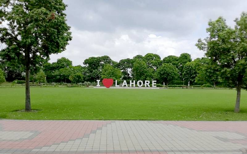 لاہور کے پارکوں میں پتنگ بازی پرپابندی عائد