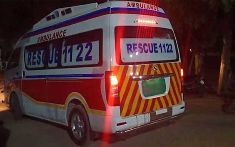 سیالکوٹ: ڈسکہ روڈ پر تیز رفتار کار کھڑی ٹریکٹر ٹرالی سے ٹکرا گئی،5 افراد جاں بحق