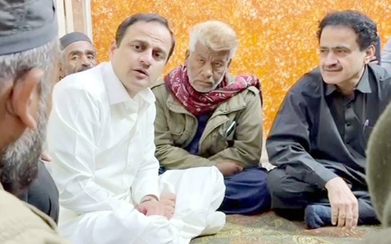 میئرکراچی مرتضیٰ وہاب کا سانحہ گل پلازہ کے متاثرین کے گھروں کا دورہ