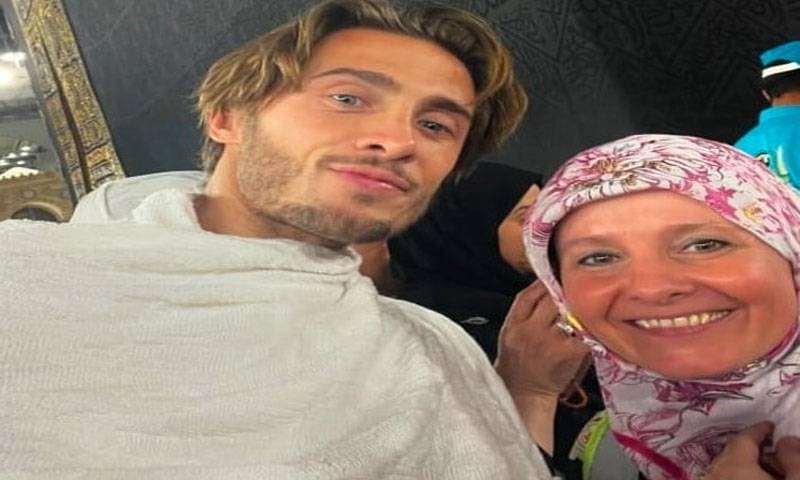  فرانسیسی اداکار ڈیلن تھیری نےاسلام قبول کرنےکےبعد عمرہ کرلیا