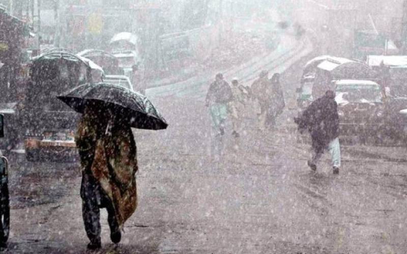 بالائی علاقوں میں شدید برفباری،سڑکیں بند ، چمن  میں موسلادھار بارش سے نشیبی علاقے زیر آب