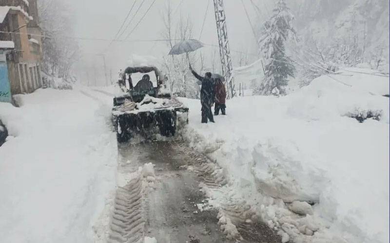 شدید برفباری کے بعد ضلع شانگلہ میں بجلی کا بحران برقرار،عوام مشکلات کا شکار