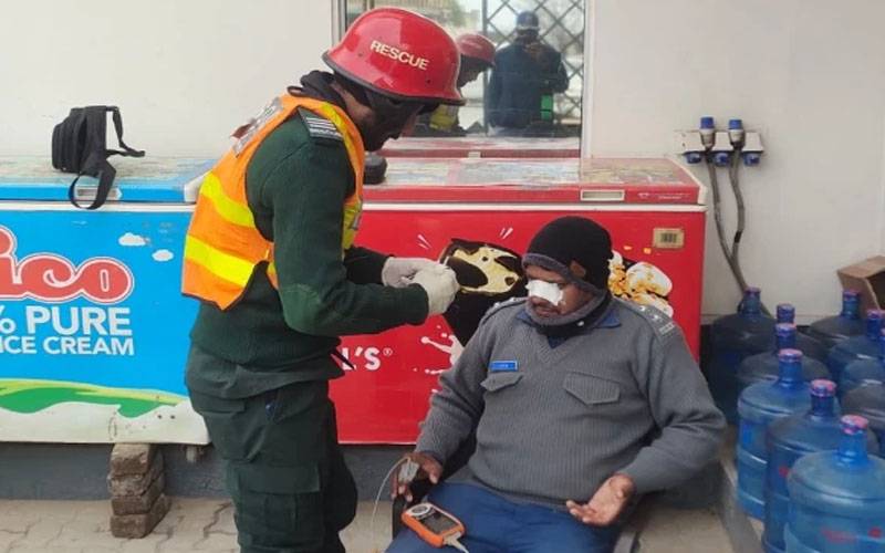پتنگ کی ڈور پھرنےسے ٹریفک وارڈن زخمی 