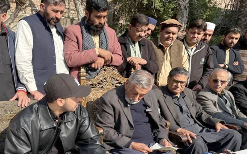 بزرگ سیاستدان غلام احمد بلورنے انتخابی سیاست سے علیحدگی کا اعلان کردیا