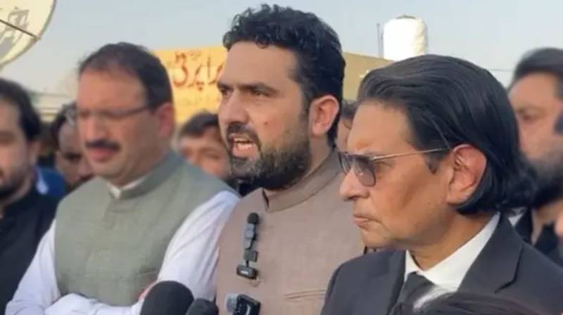 بانی سے ملاقات؛ سہیل آفریدی نے اڈیالہ جیل والی سڑک پر دھرنا دیدیا