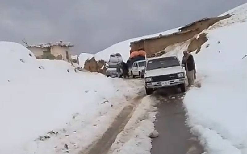  شدید برف باری,  چمن, توبہ اچکزئی , قلعہ عبداللہ، رابطے منقطع ، Heavy snow, grass, Toba Achakzai , Fort Abdullah, contact disconnected
