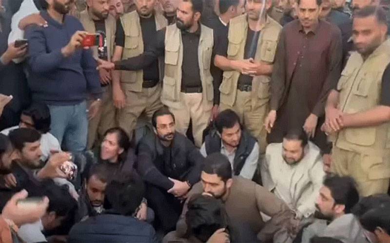 وزیر اعلیٰ خیبر پختونخوا سہیل آفریدی کا سپریم کورٹ کے سامنے دھرنا