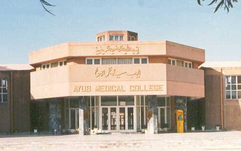 ایبٹ آباد: سوئی گیس میں کیمیکل کی موجودگی سے 17 طالبات کی حالت غیر، ہسپتال منتقل