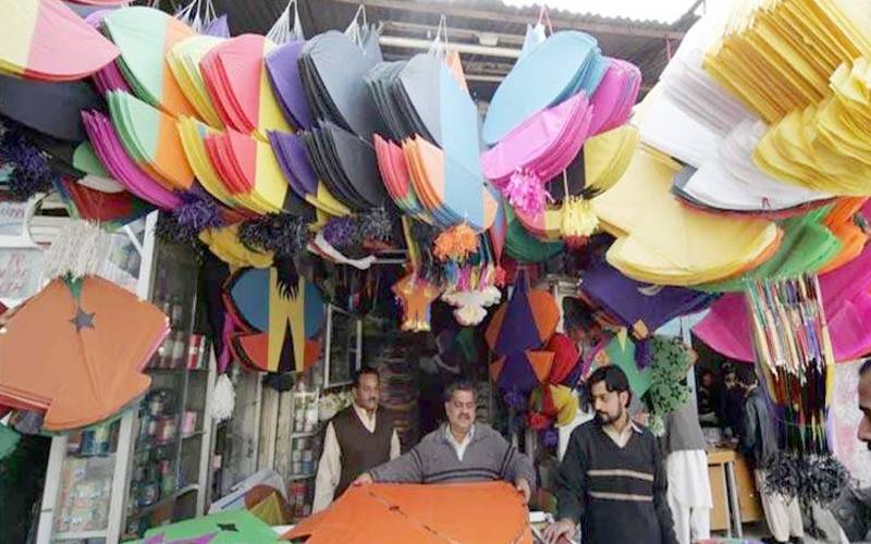 بسنت کی تیاریاں مکمل؛ڈور اور پتنگ کی خرید وفروخت کا آج  سےآغاز