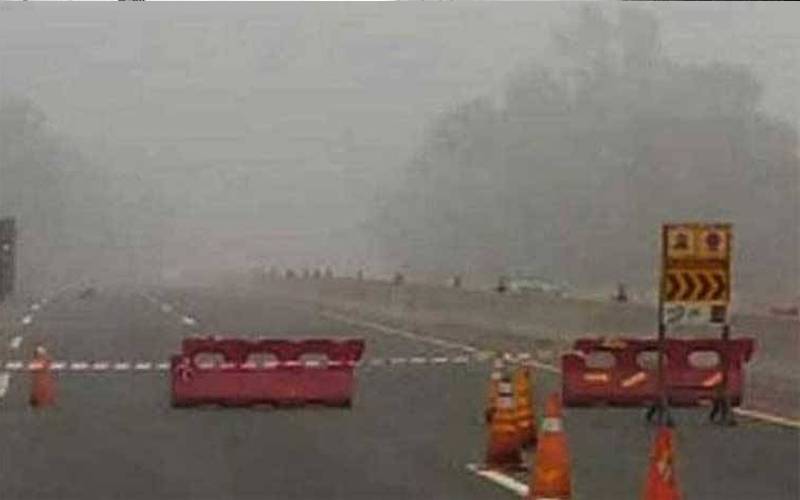 شدید دھند کے باعث موٹر وے کےمختلف سیکشنز کو بند کر دیا گیا 