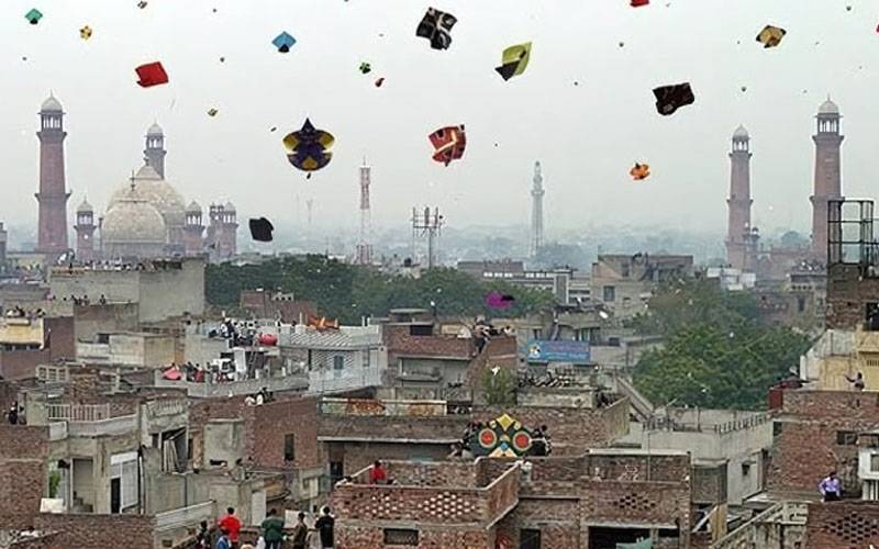 لاہور ایئرپورٹ کے اطراف 15 علاقوں میں پتنگ بازی پر پابندی عائد