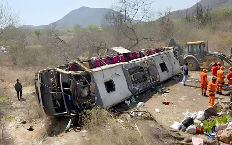 برازیل میں زائرین کی بس کو حادثہ، 15 افراد ہلاک