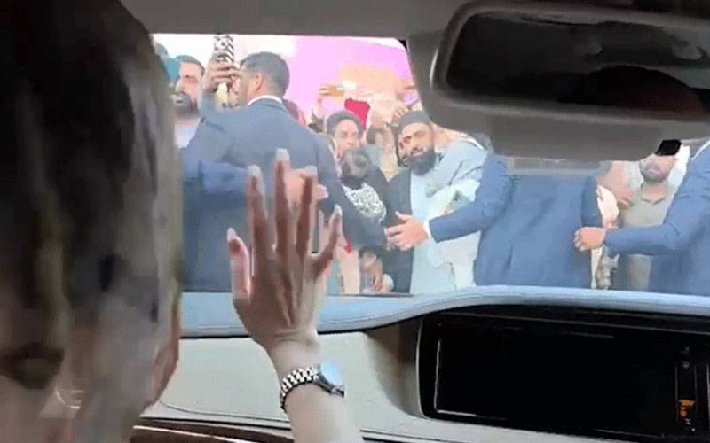 وزیراعلیٰ مریم نواز اچانک لبرٹی چوک پہنچ گئیں،بڑی تعداد میں شہری جمع ہوگئے 