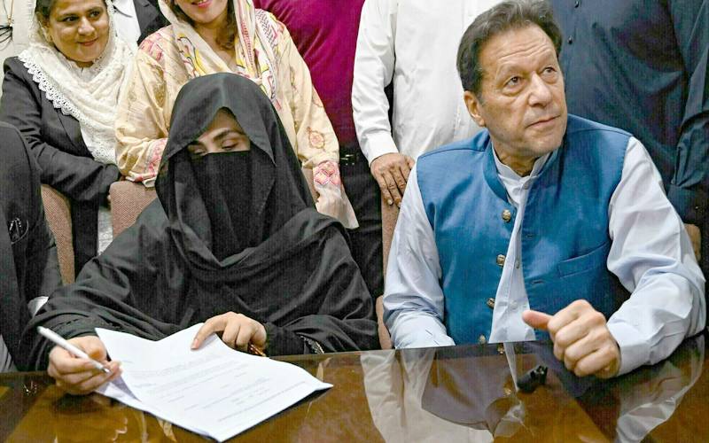 بانی پی ٹی آئی کی توشہ خانہ کیس کے ٹرائل کیخلاف درخواستیں سماعت کیلئے مقرر