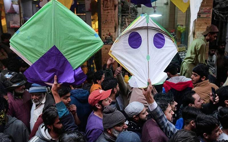 بسنت: لاہوریوں نے 2 ارب روپے کی گڈی ڈور ہوا میں اڑا دی 