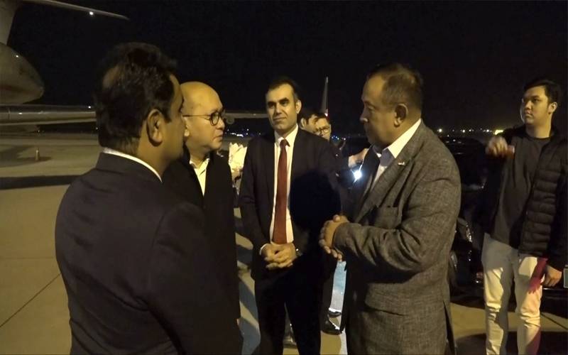 اسحاق ڈار کی دعوت پر انڈونیشیا کے وزیرِ سرمایہ کاری روزان روزلانی اسلام آباد پہنچ گئے