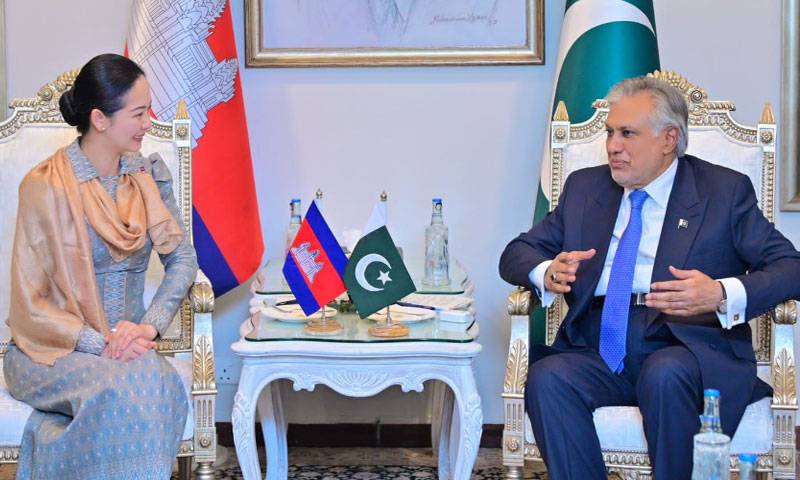 نائب وزیرِ اعظم اسحاق ڈار کی کمبوڈیا کی وزیرِ تجارت چم نِمول سے ملاقات