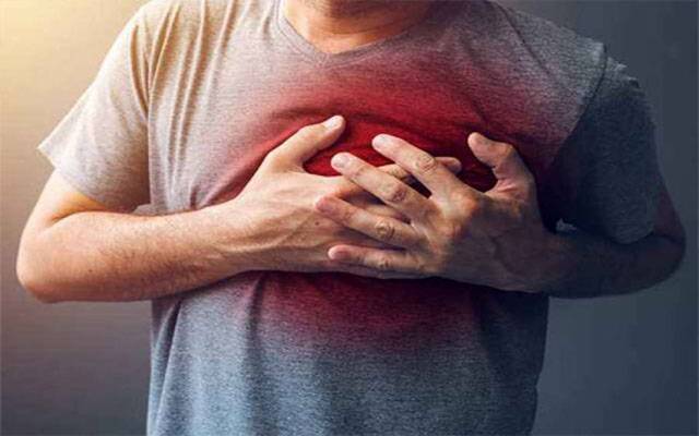 دل کا دورہ پڑنے سے 48 گھنٹے پہلے جسم کیا وارننگ دیتا ہے؟