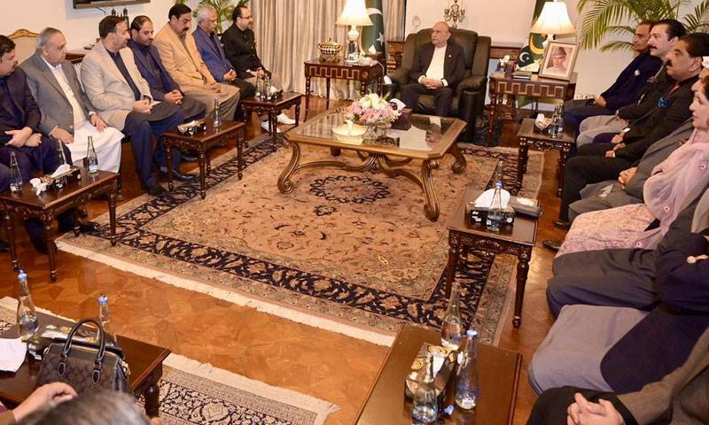صدرِ مملکت سے آزاد جموں و کشمیر کے وزیرِ اعظم سمیت پارلیمانی وفد کی ملاقات
