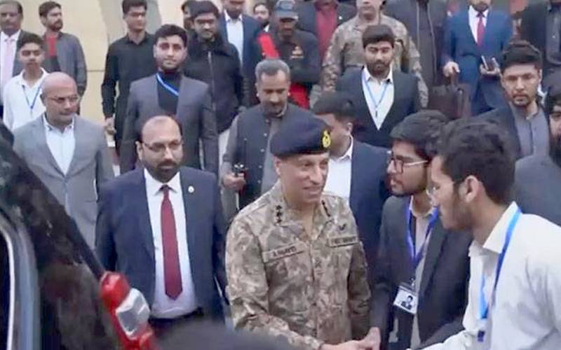 ڈی جی آئی ایس پی آر کا لاہور کے مختلف تعلیمی اداروں کا دورہ