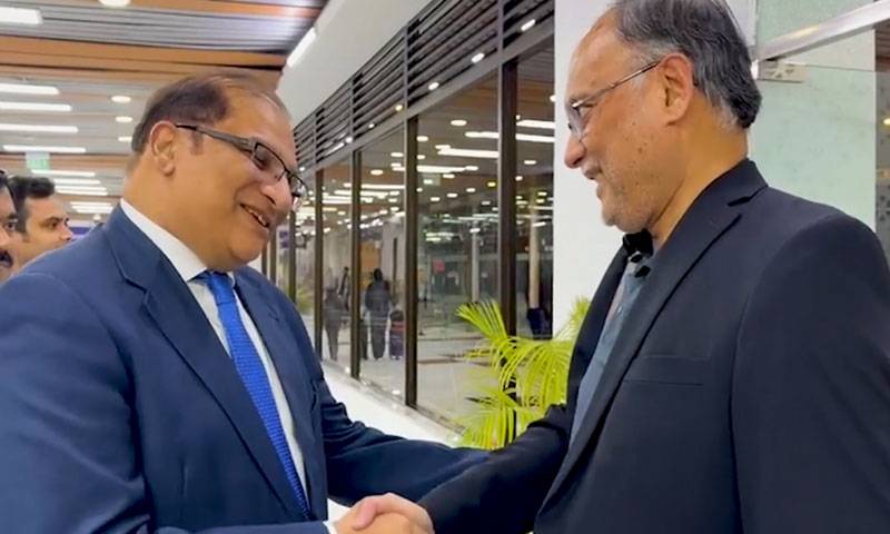 وزیر منصوبہ بندی احسن اقبال 2 روزہ سرکاری دورے پر بنگلہ دیش پہنچ گئے