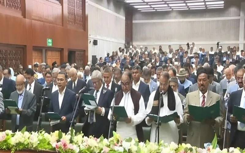 بنگلہ دیش کے نومنتخب ارکان نے حلف اٹھا لیا 