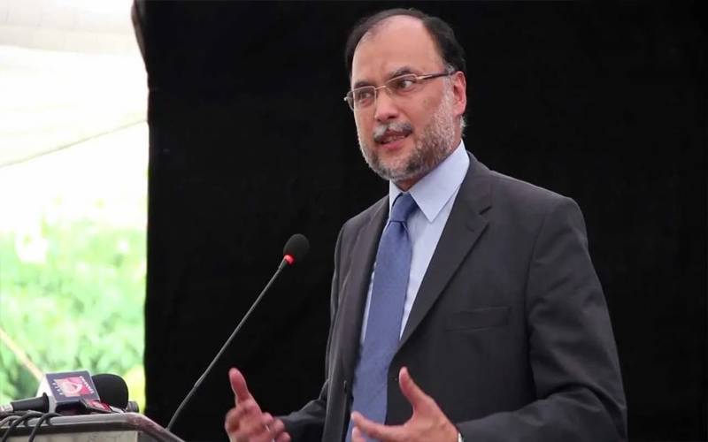 پاکستان اور بنگلہ دیش کے درمیان تعاون کے وسیع مواقع موجود ہیں: احسن اقبال