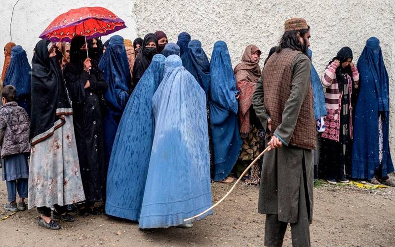  افغان رجیم خواتین پر ظلم و ستم کی عالمی علامت بن چکا، ہیلری کلنٹن کی طالبان رجیم پرکڑی تنقید