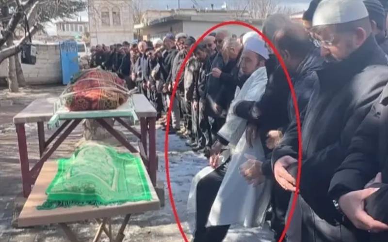 بھائی، بھابی اور بھتیجے کا جنازہ پڑھاتے ہوئے امام بیہوش